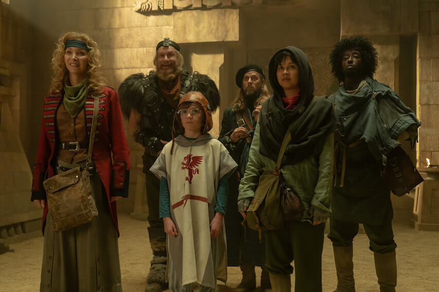 Lisa Kudrow, Rune Temte, Kal-El Tuck, Tadhg Murphy, Charlyne Yi et Roger Jean Nsengiyumva dans Time Bandits (Photo : Apple TV+) 