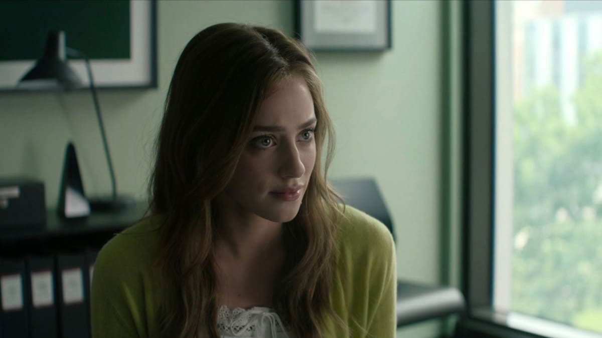 Lili Reinhart said Hollywood is "too afraid" to make a movie about "lesbian vampires"